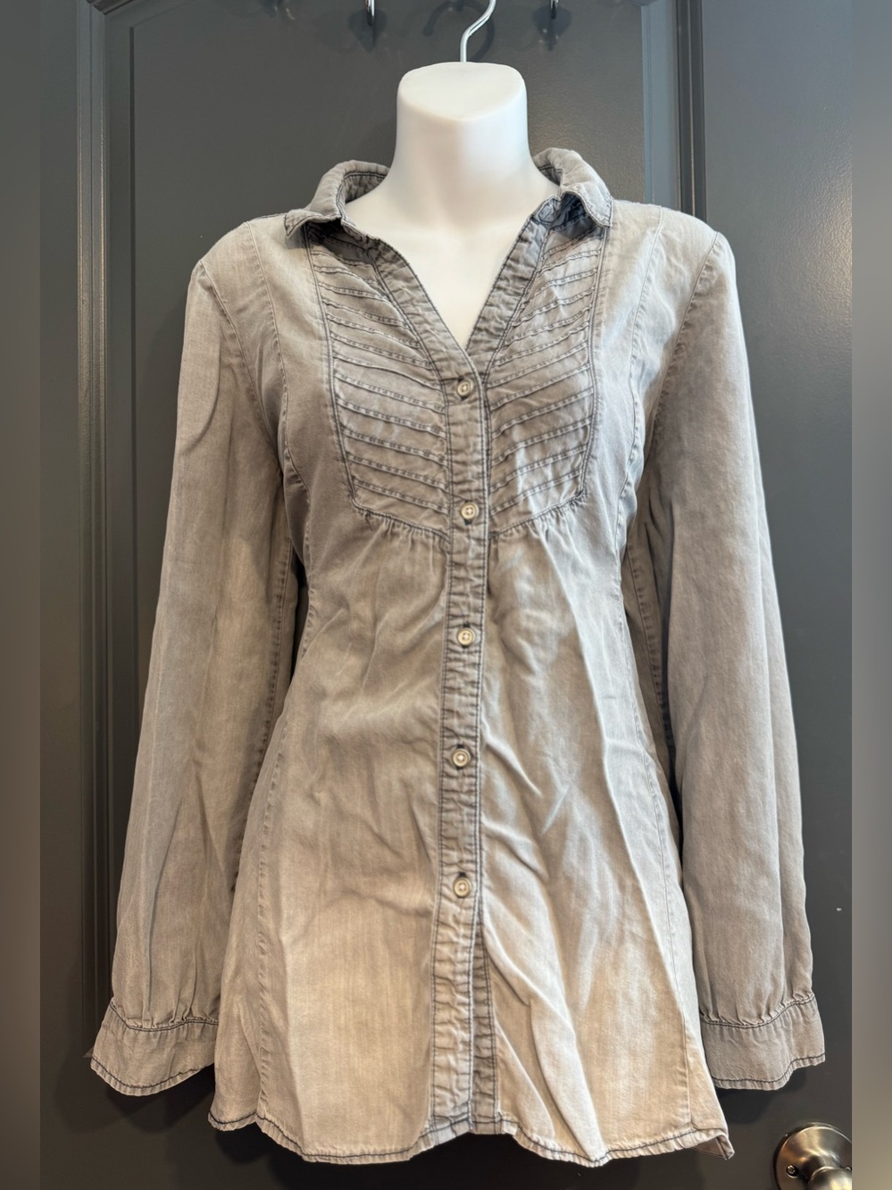 Vintage America Blues Light Gray Fade Button-Front Pintuck Shirt